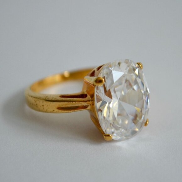 Jewelry - Costume Jewelry Gold Toned Metal Large Oval Stone Size 9.25